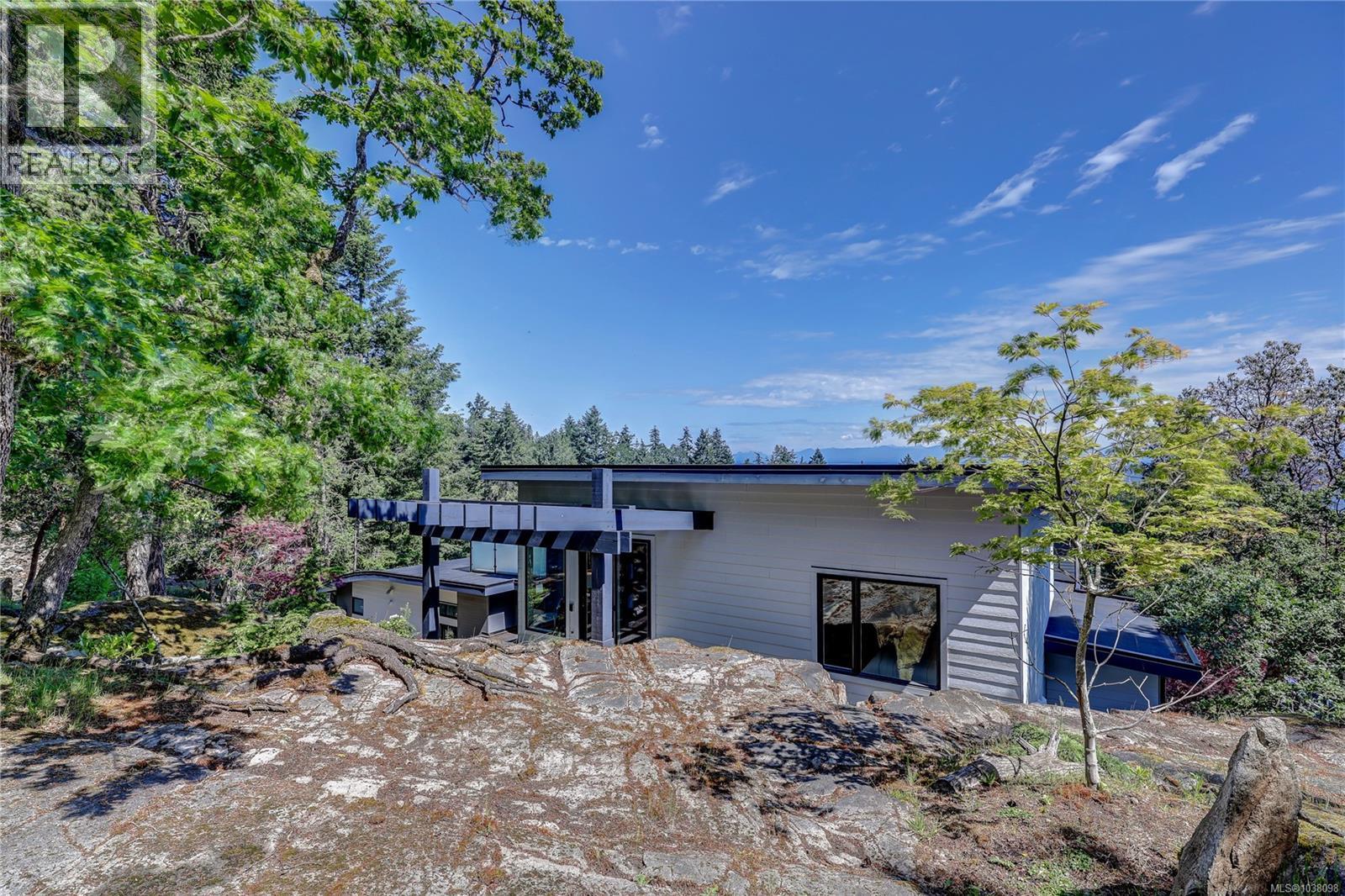 3450 Dolphin Dr - 81