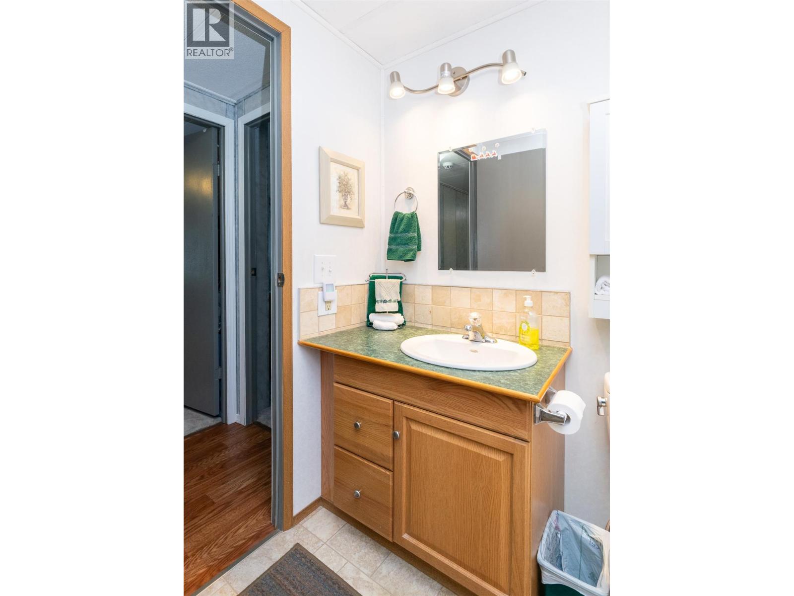 103 1361 30th Street Southeast, Salmon Arm