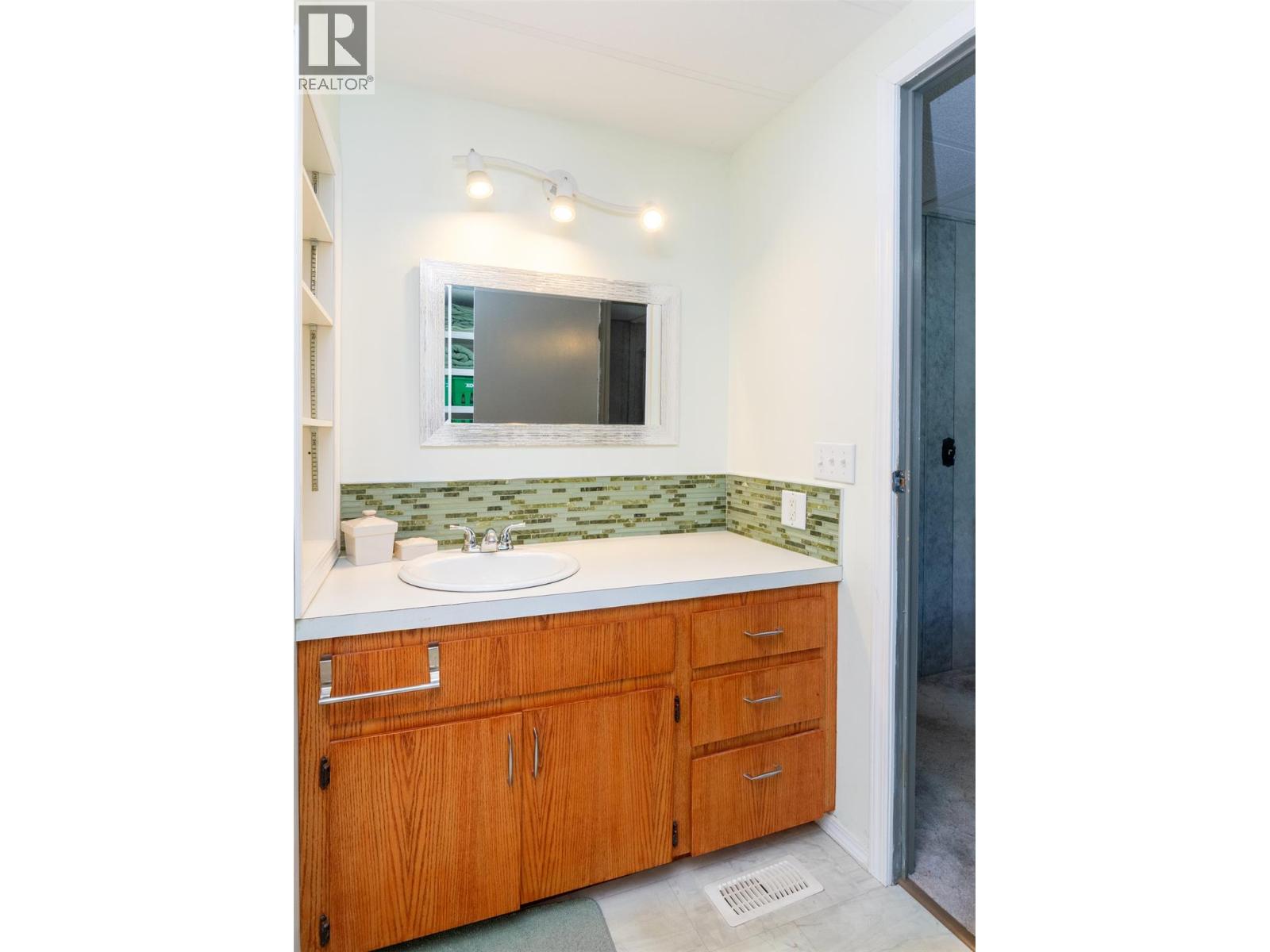 103 1361 30th Street Southeast, Salmon Arm