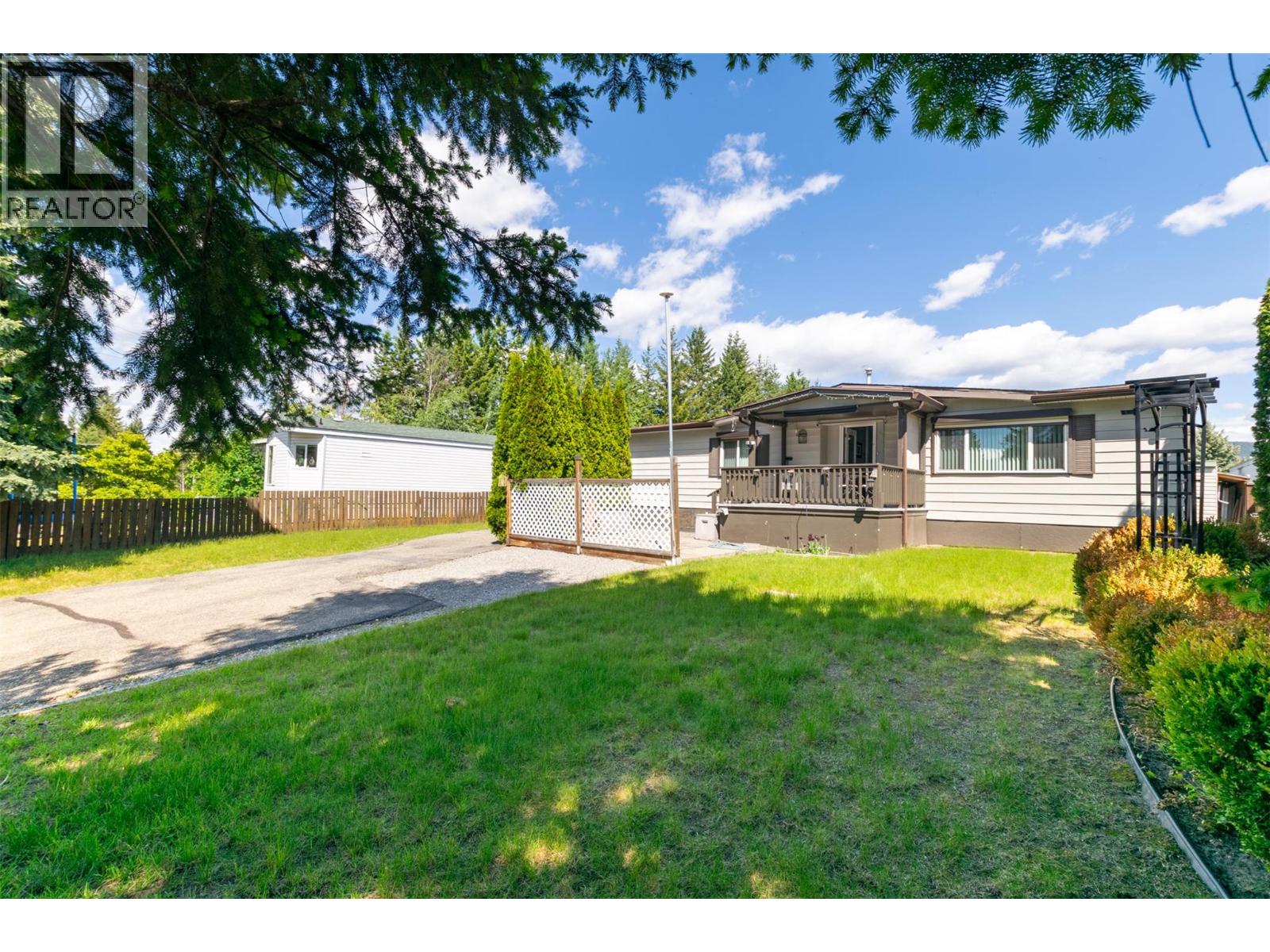 103 1361 30th Street Southeast, Salmon Arm