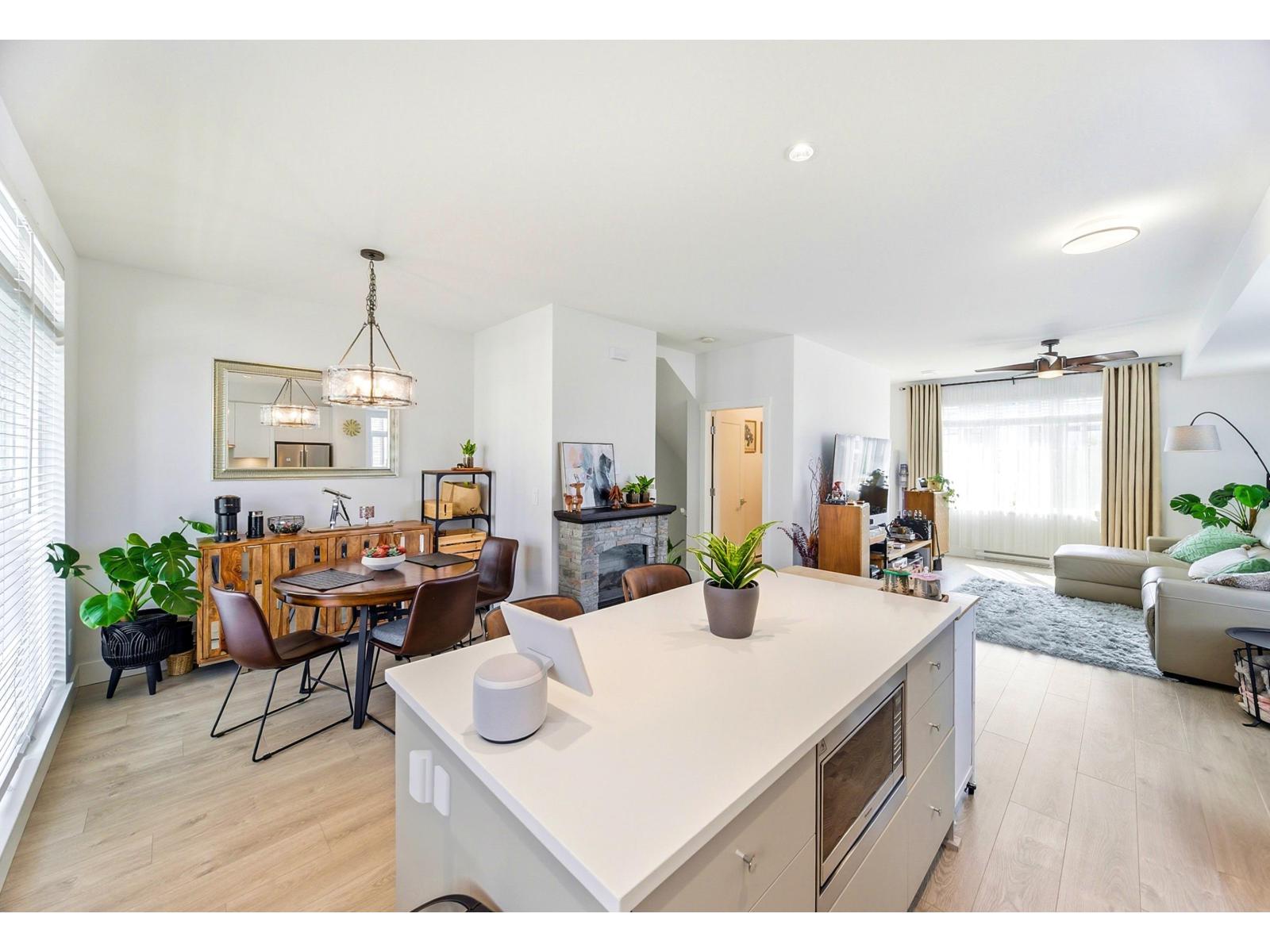 8 2070 OAK MEADOWS Drive - photo 2