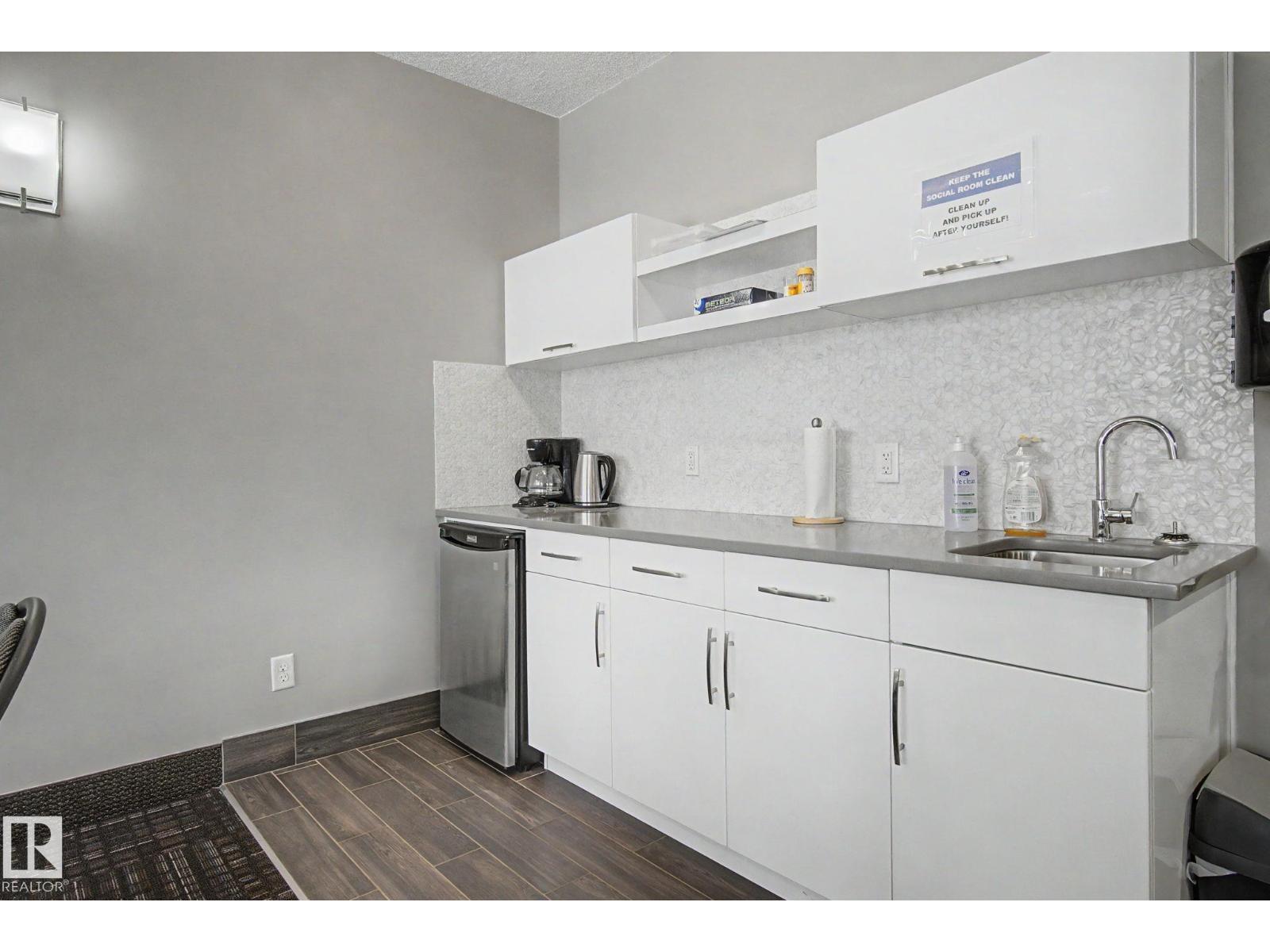 #129 503 ALBANY WY NW - 44