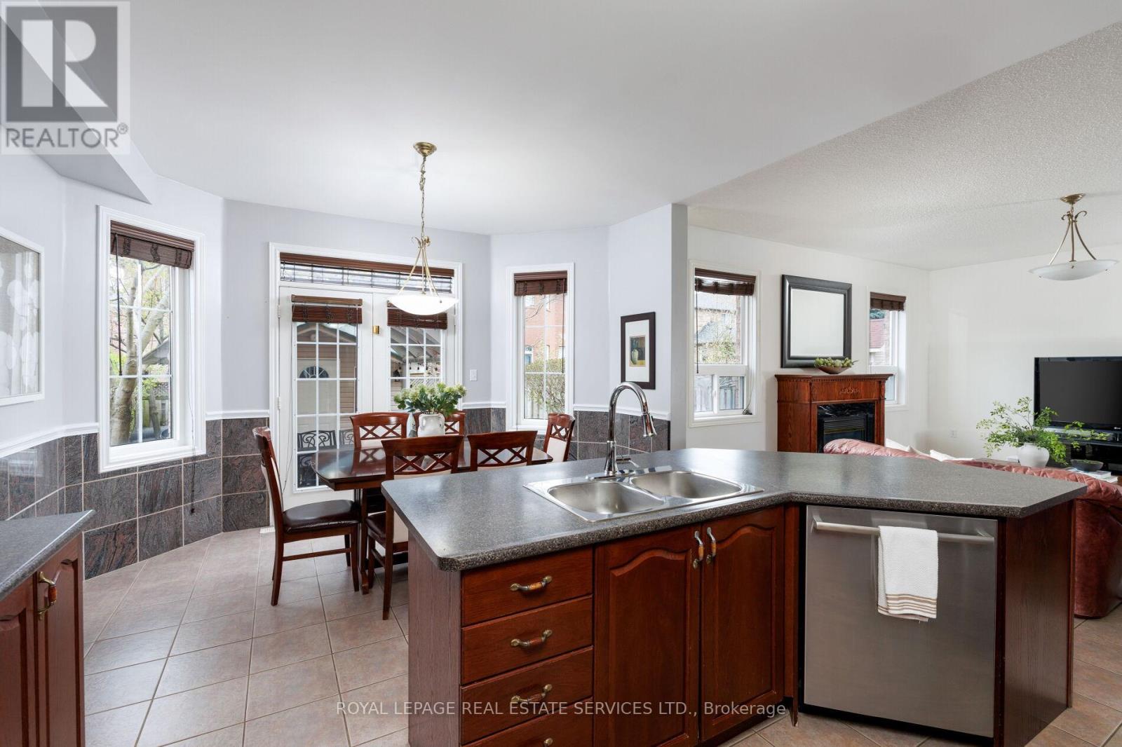 2252 FOXFIELD ROAD - 15