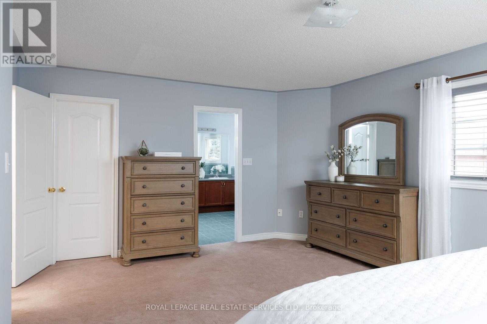 2252 FOXFIELD ROAD - 26