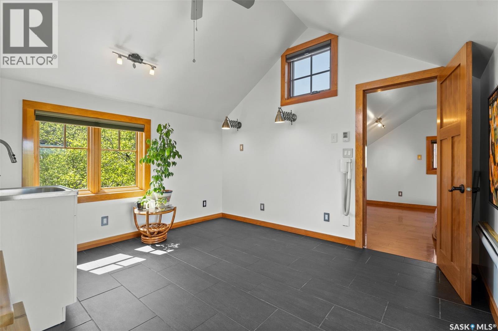 115-117 Evenson AVENUE - 24