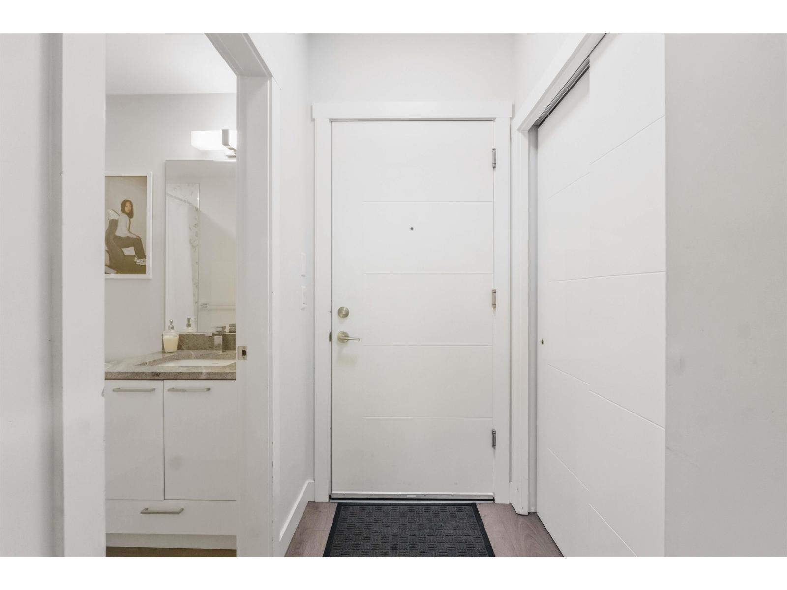 118 20696 EASTLEIGH Crescent - photo 2
