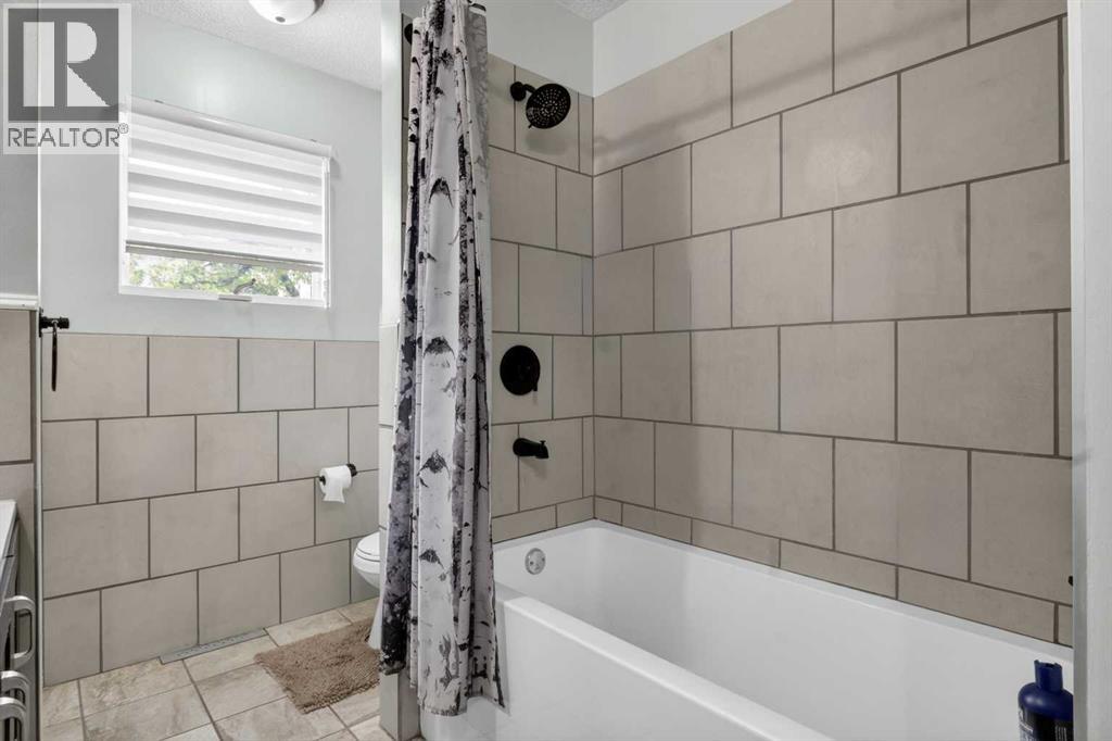 228 Van Horne Crescent NE - 14