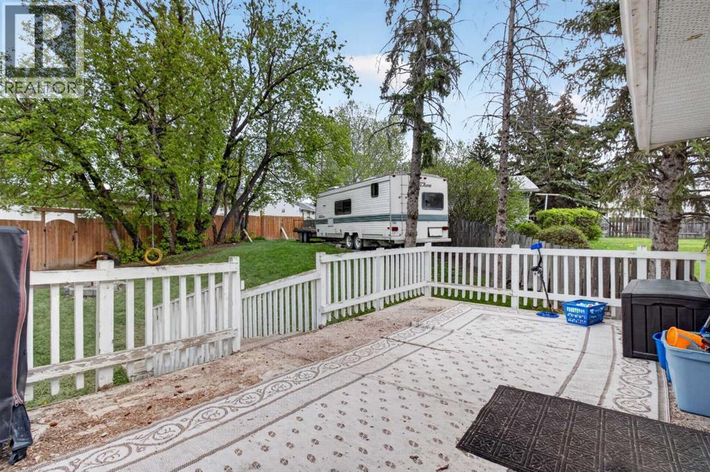 228 Van Horne Crescent NE - 26