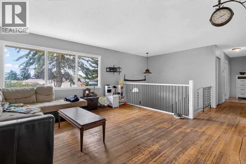 228 Van Horne Crescent NE - 5