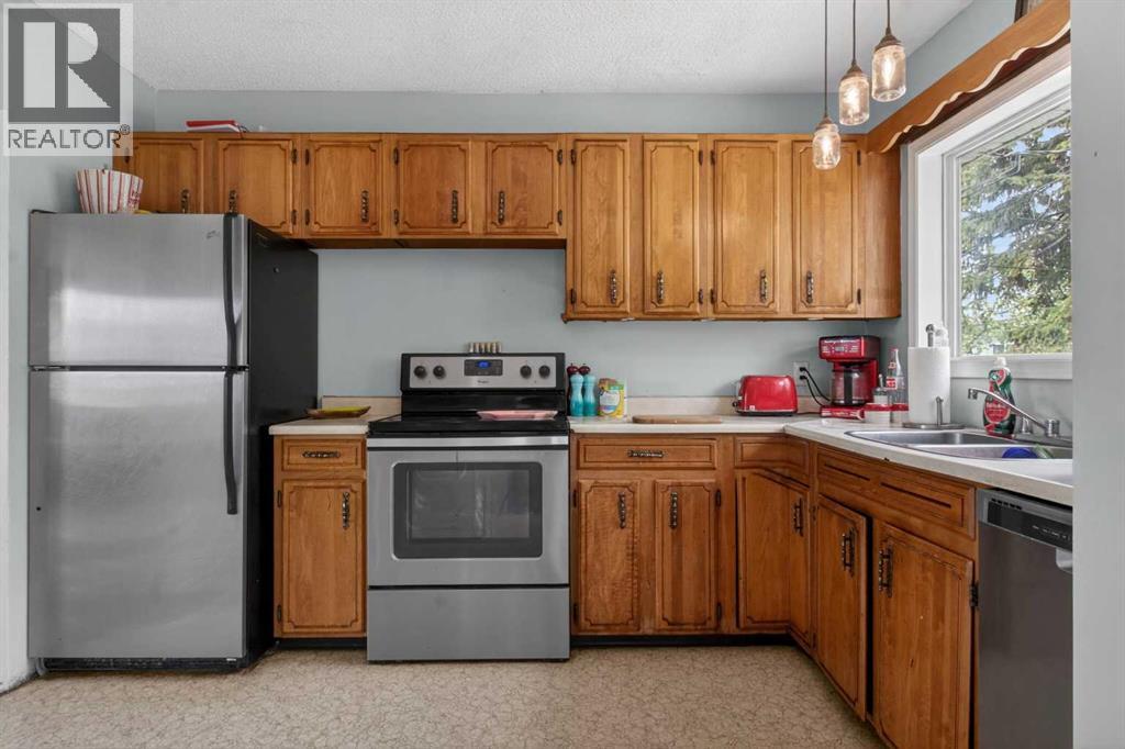 228 Van Horne Crescent NE - 11