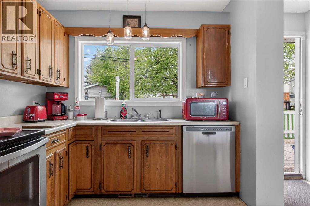228 Van Horne Crescent NE - 8