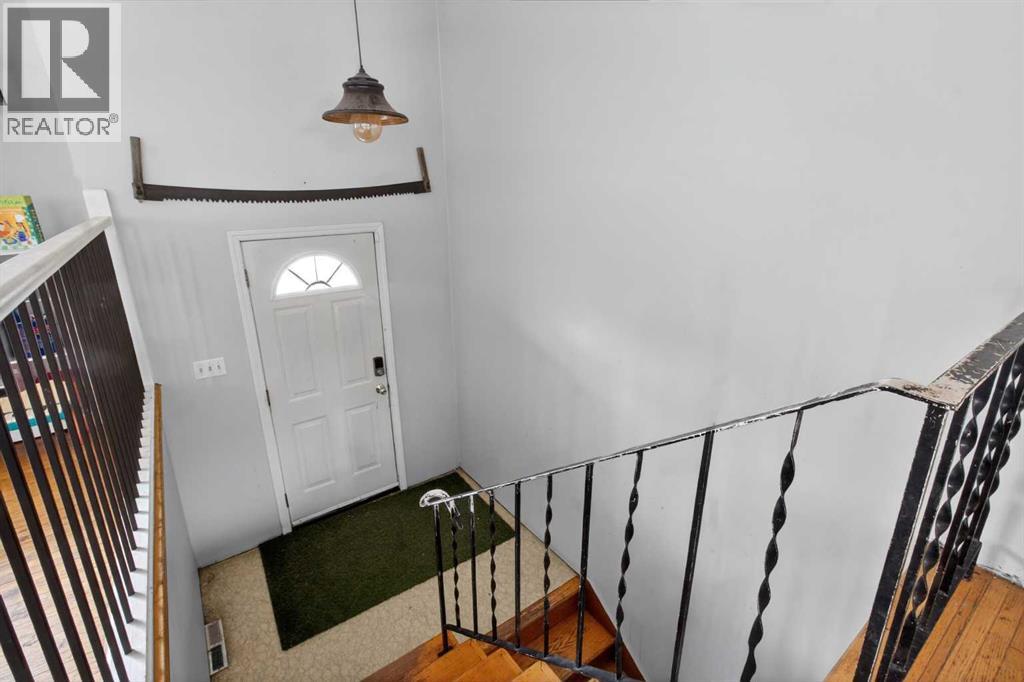 228 Van Horne Crescent NE - Image 3