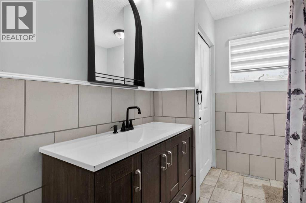 228 Van Horne Crescent NE - 13