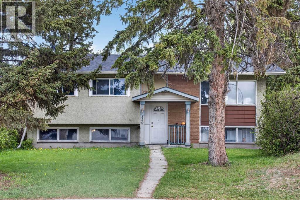 228 Van Horne Crescent NE - Image 2