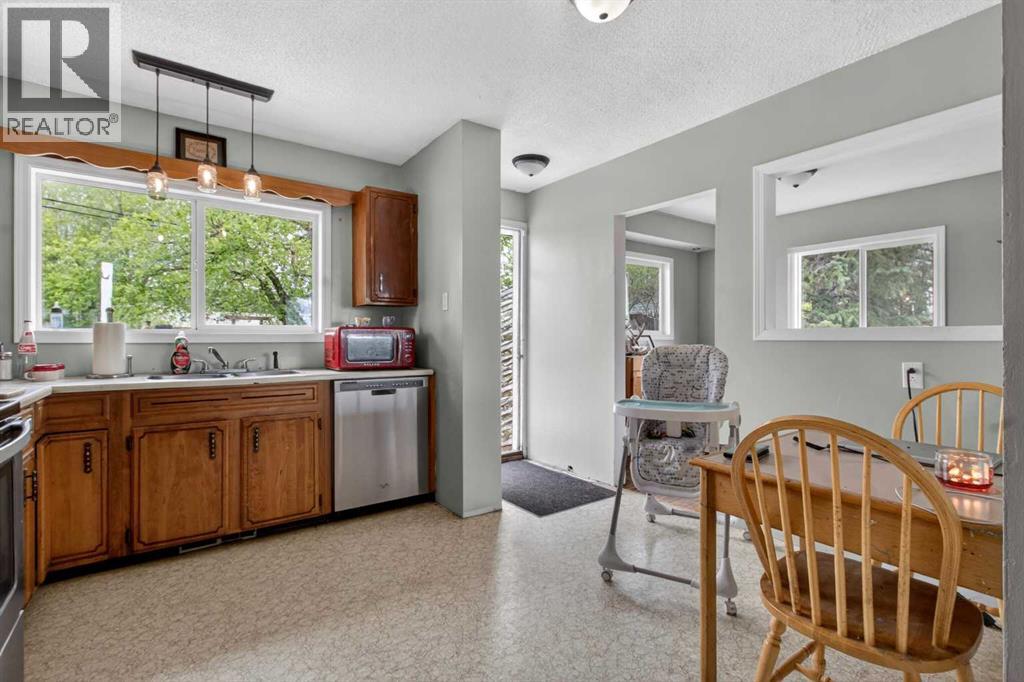 228 Van Horne Crescent NE - 9