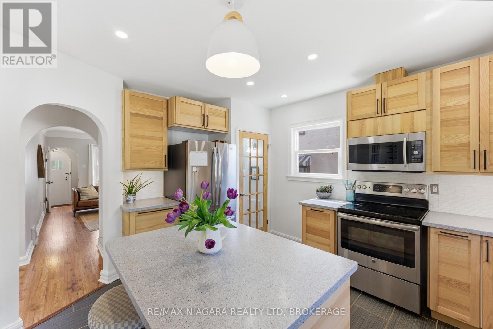 81 WOODLAND AVENUE - 10