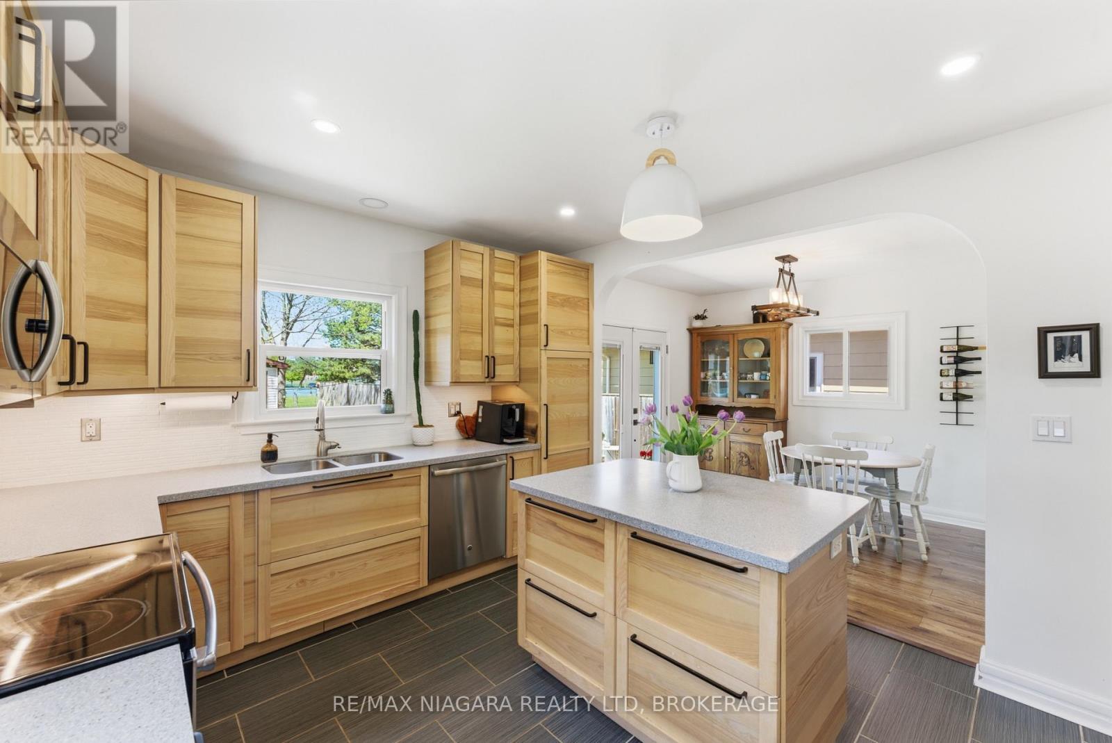 81 WOODLAND AVENUE - 11