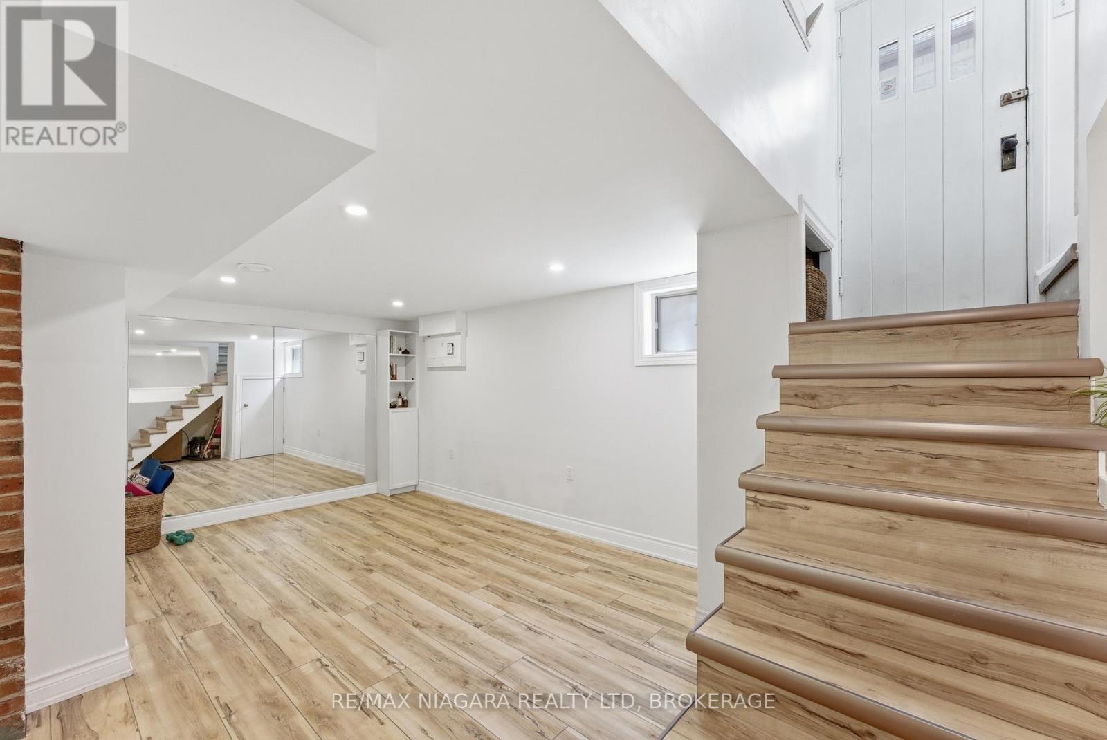 81 WOODLAND AVENUE - 21