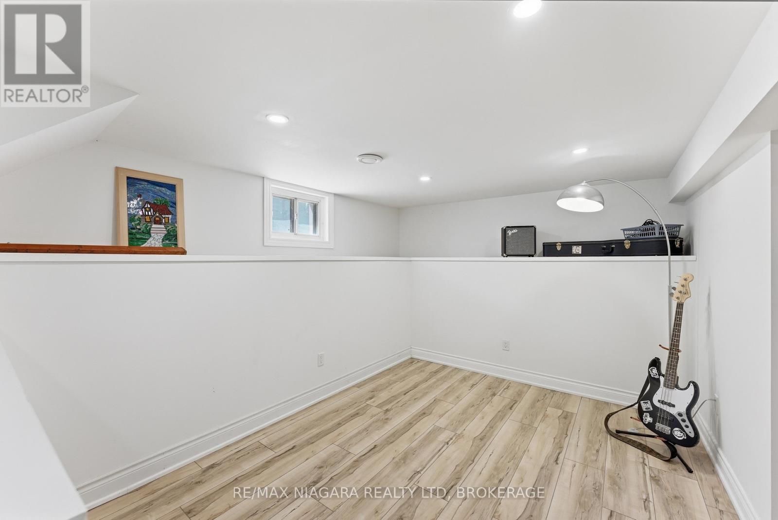 81 WOODLAND AVENUE - 23