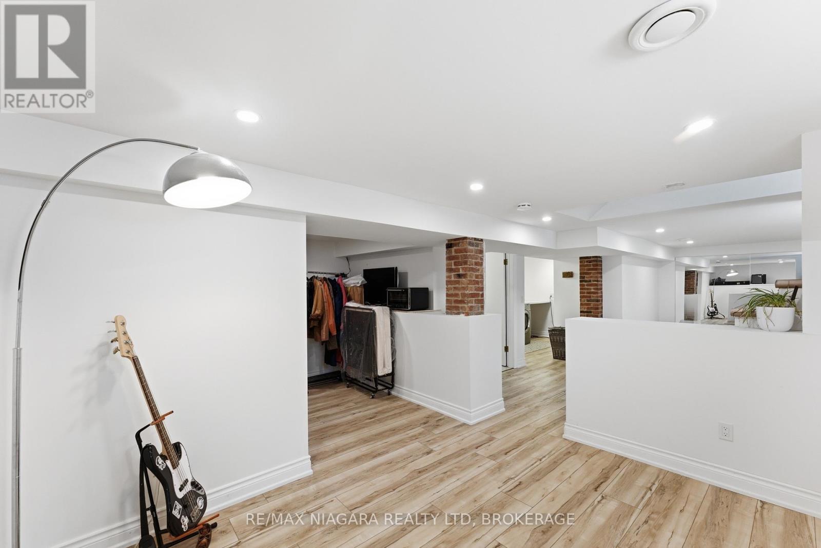 81 WOODLAND AVENUE - 24