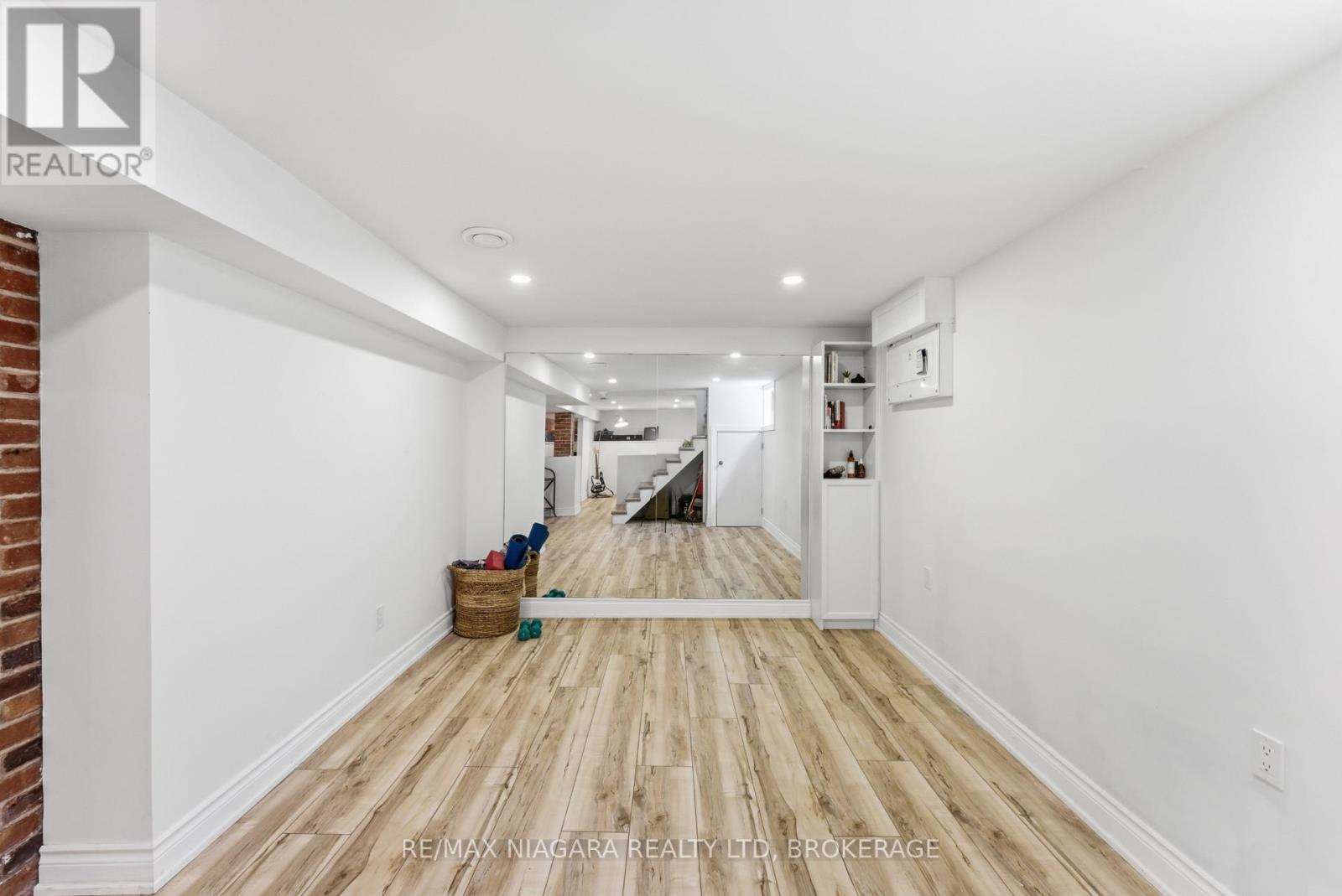 81 WOODLAND AVENUE - 26