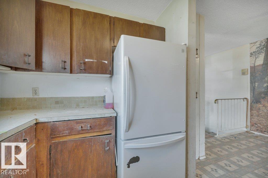 8753 152 ST NW - 12