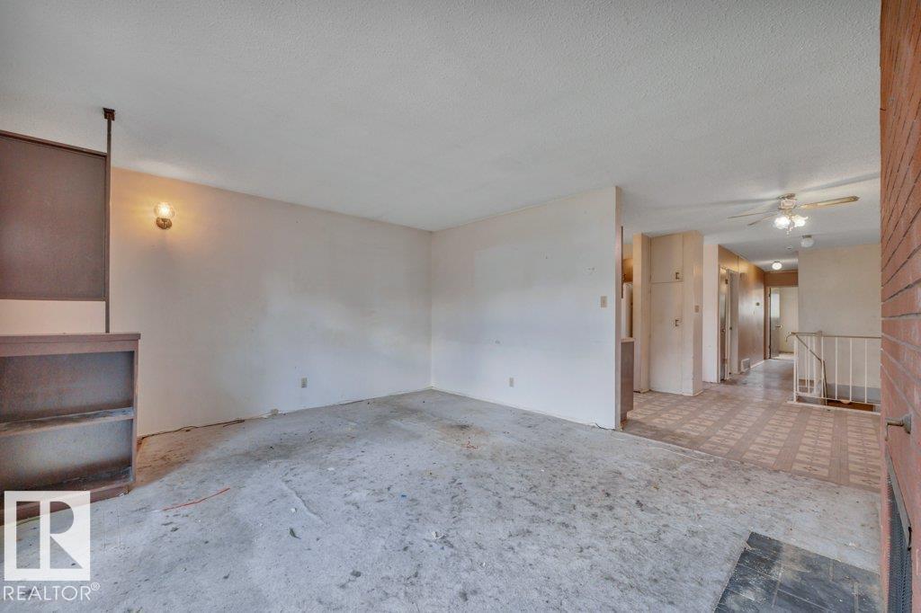 8753 152 ST NW - 8