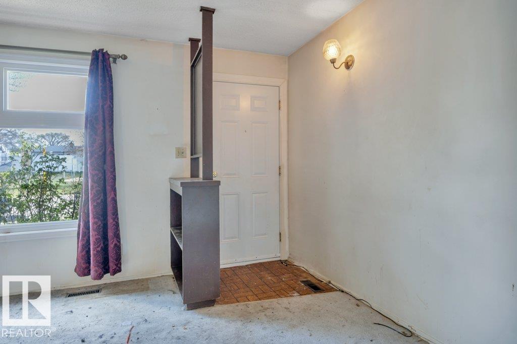 8753 152 ST NW - 6