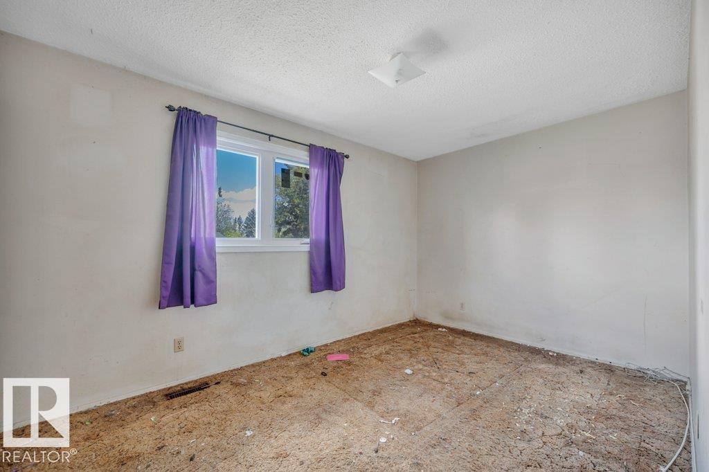 8753 152 ST NW - 15