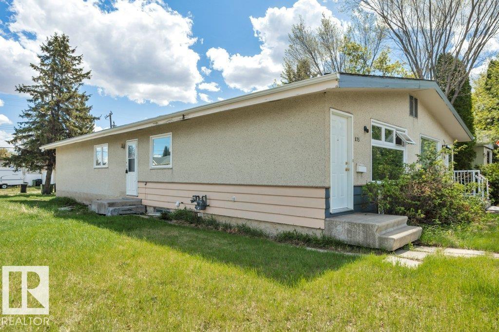 8753 152 ST NW - 4