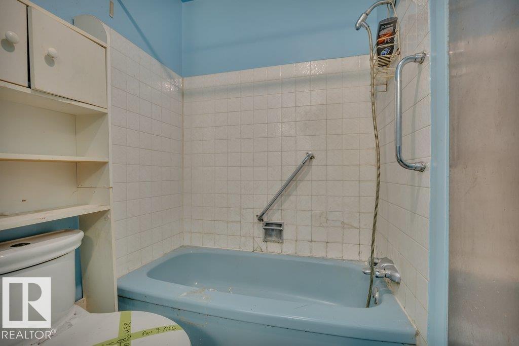 8753 152 ST NW - 22