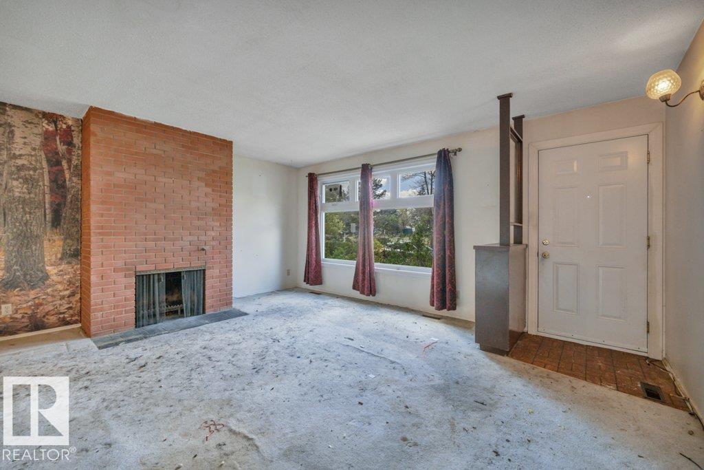 8753 152 ST NW - 7