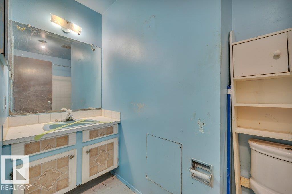 8753 152 ST NW - 21
