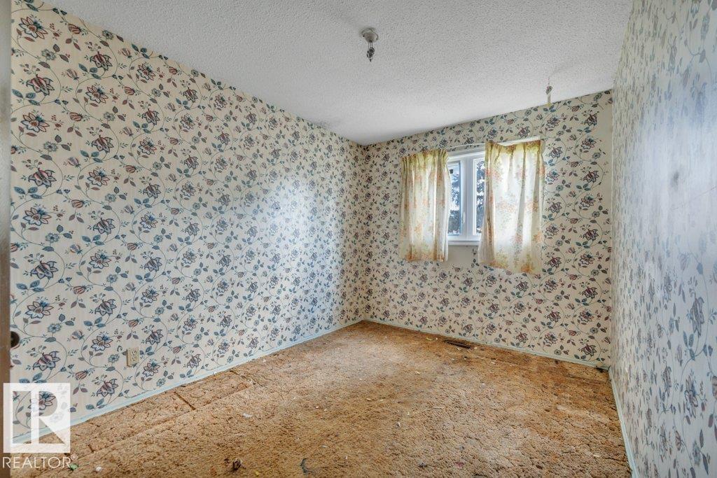 8753 152 ST NW - 17