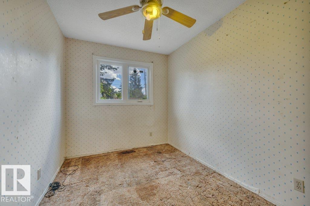 8753 152 ST NW - 19