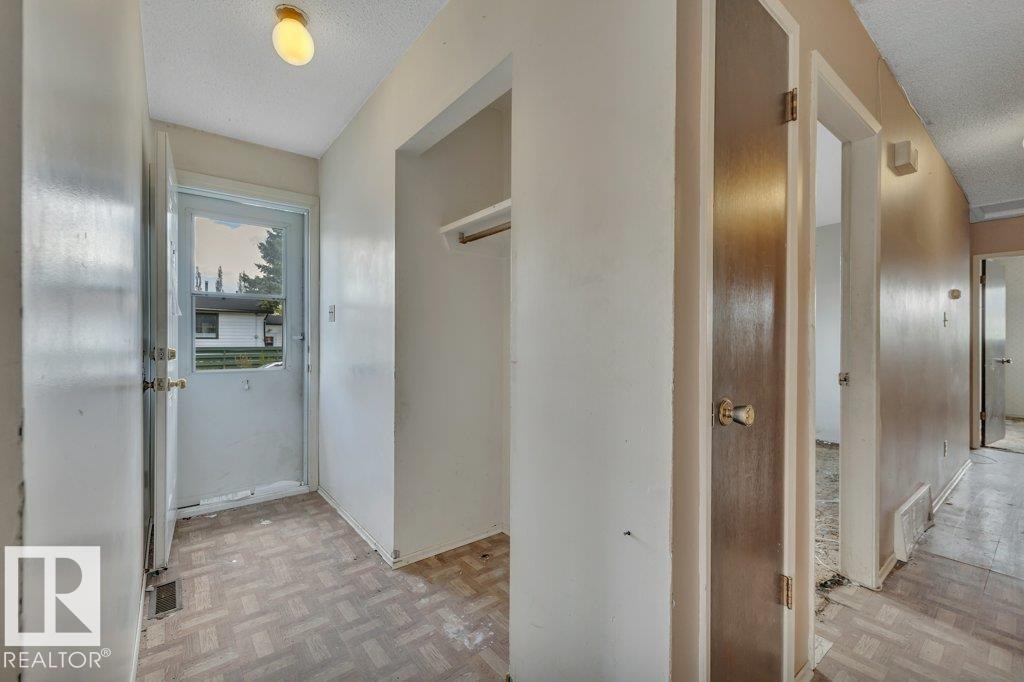 8753 152 ST NW - 23