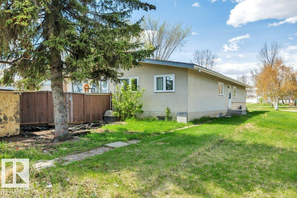 8753 152 ST NW - 29