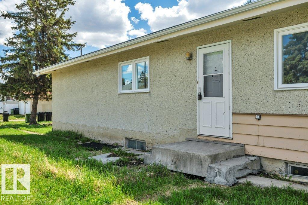 8753 152 ST NW - 27