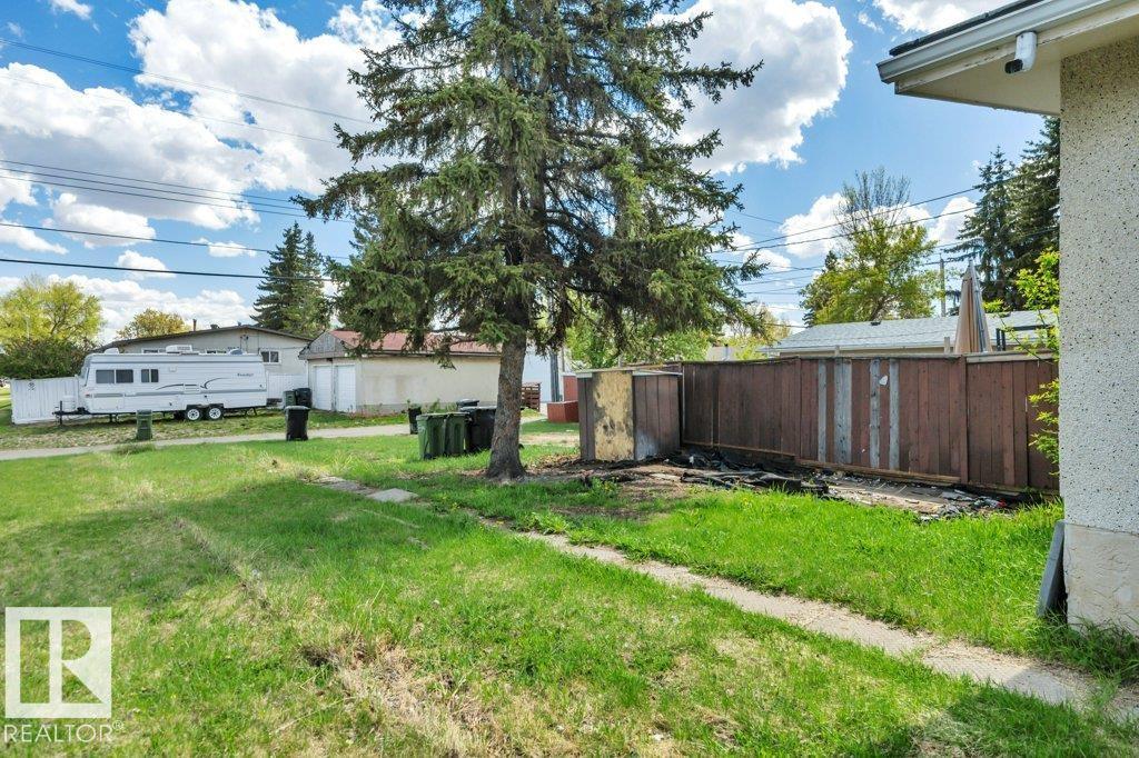 8753 152 ST NW - 28