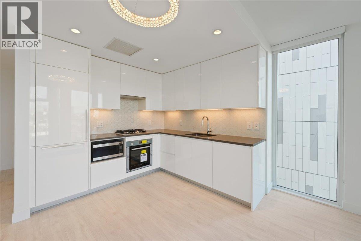 410 8138 FRASER Street - main photo