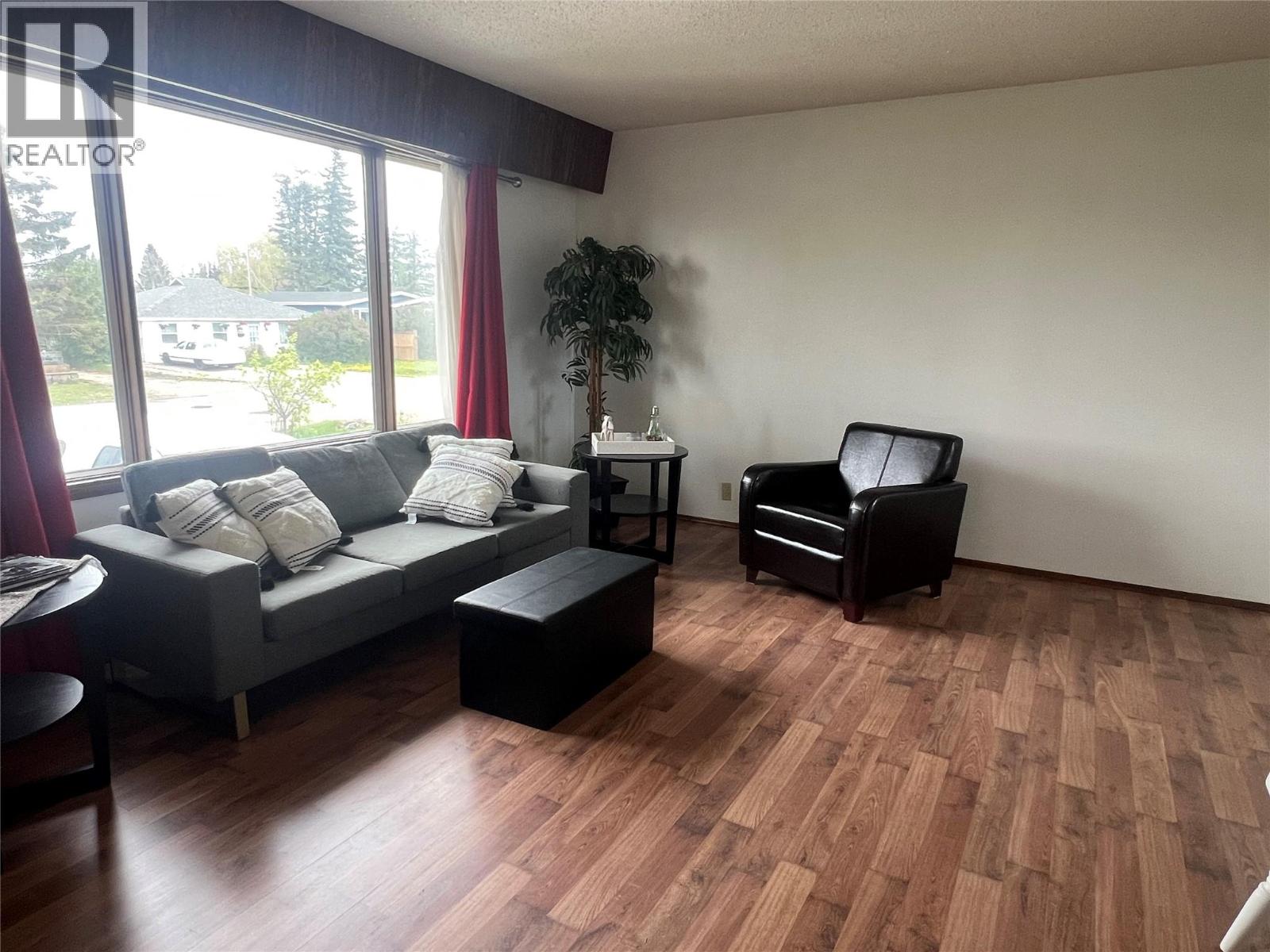 1029 118 Avenue - Image 3