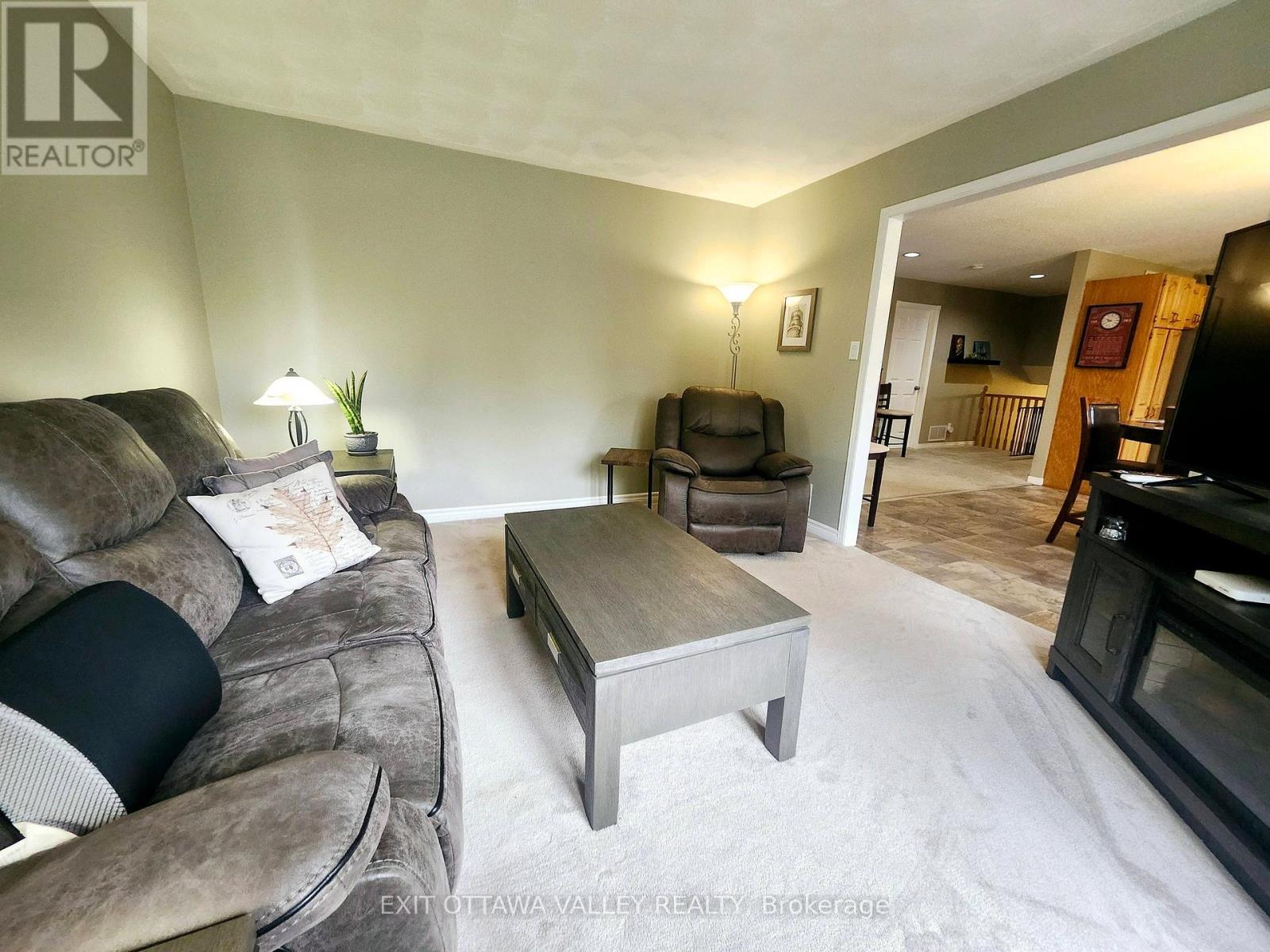 2943 B LINE ROAD - 14
