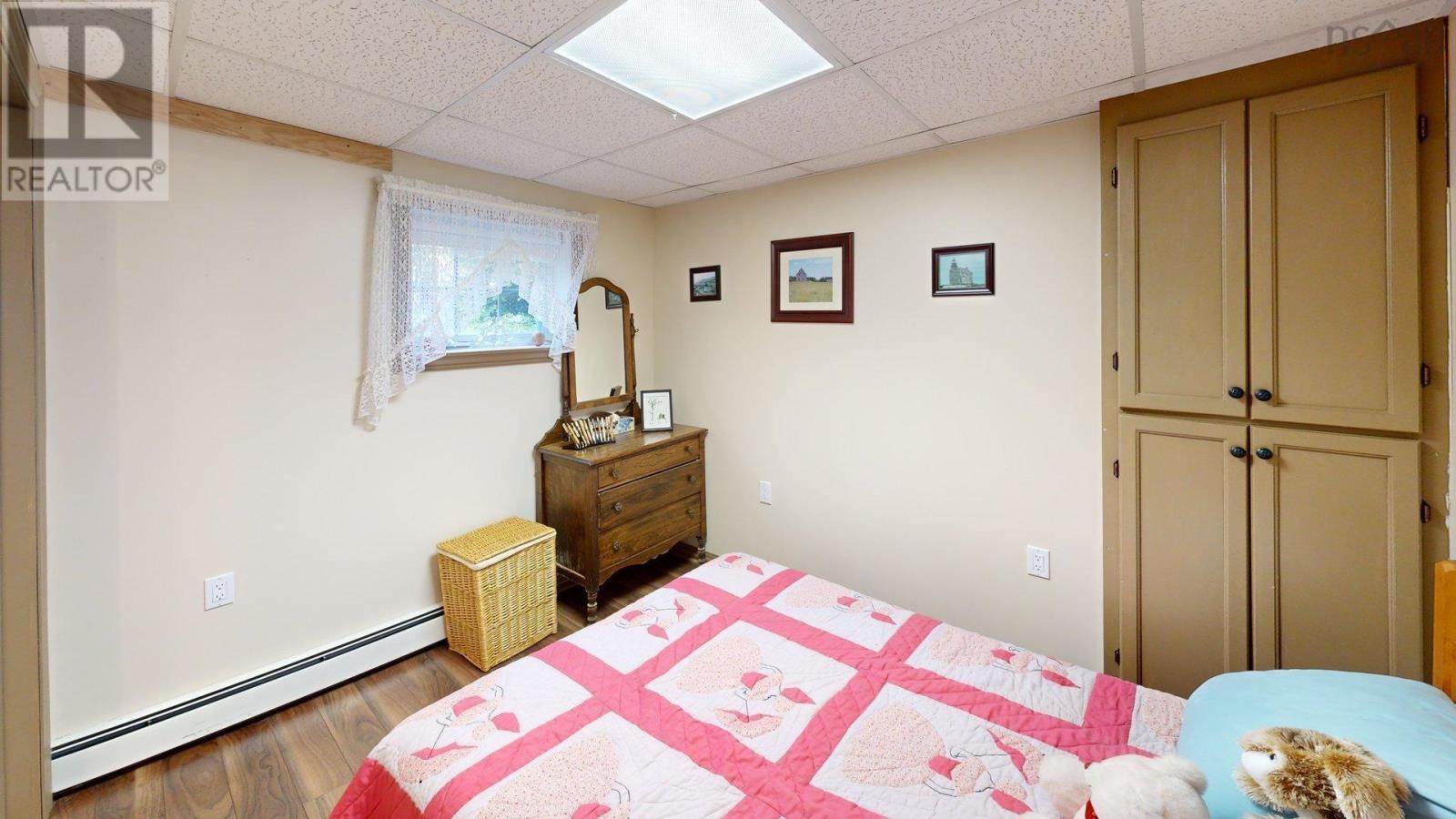 3095 MacLeod Avenue - 34