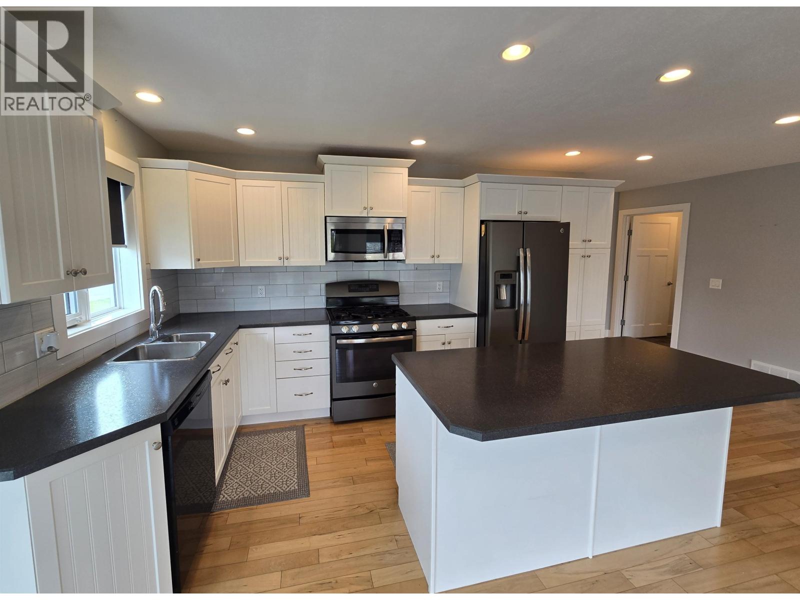 1 5102 JOLLIFFE AVENUE, Terrace