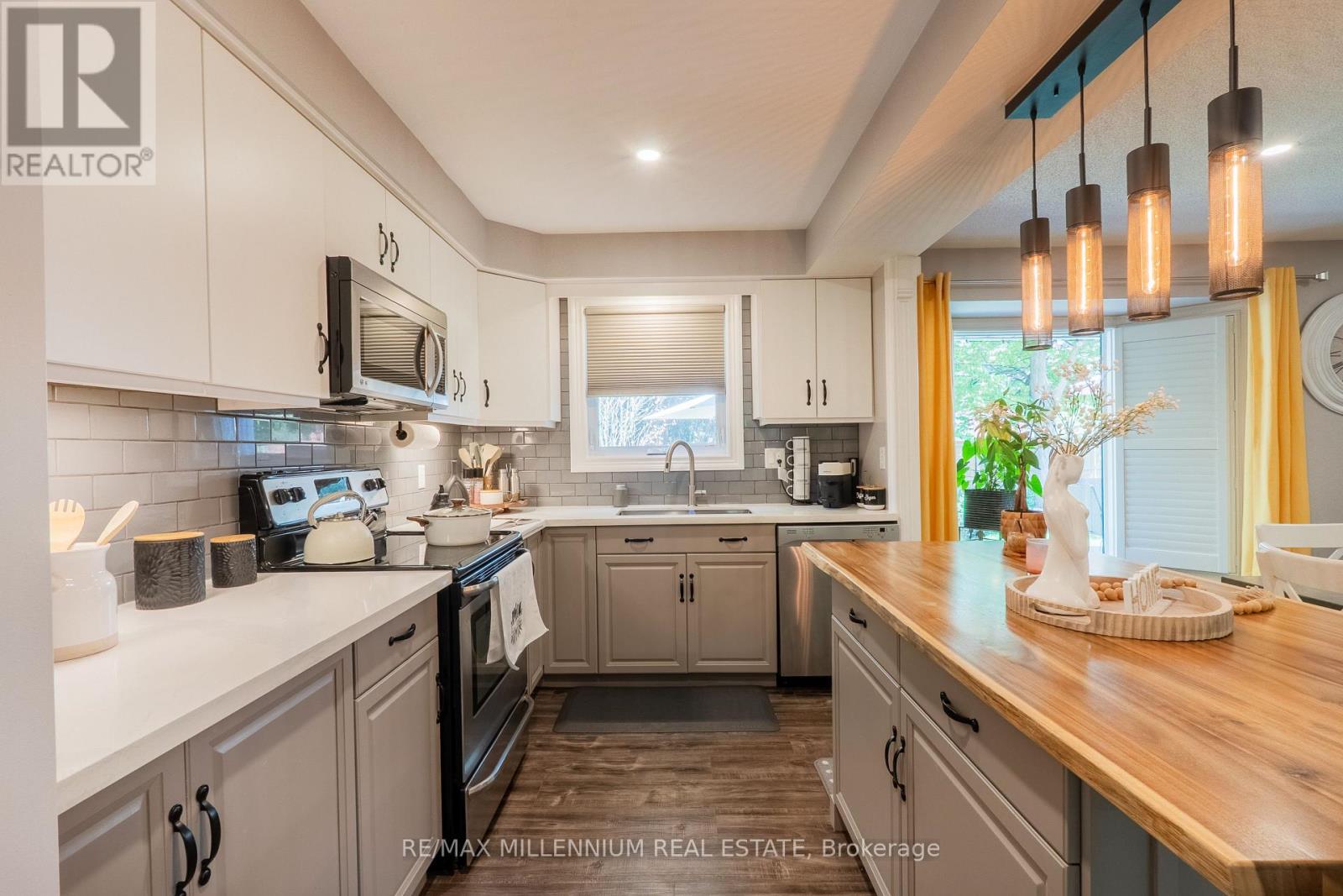 #11 230 MEADOWBROOK DRIVE - 21