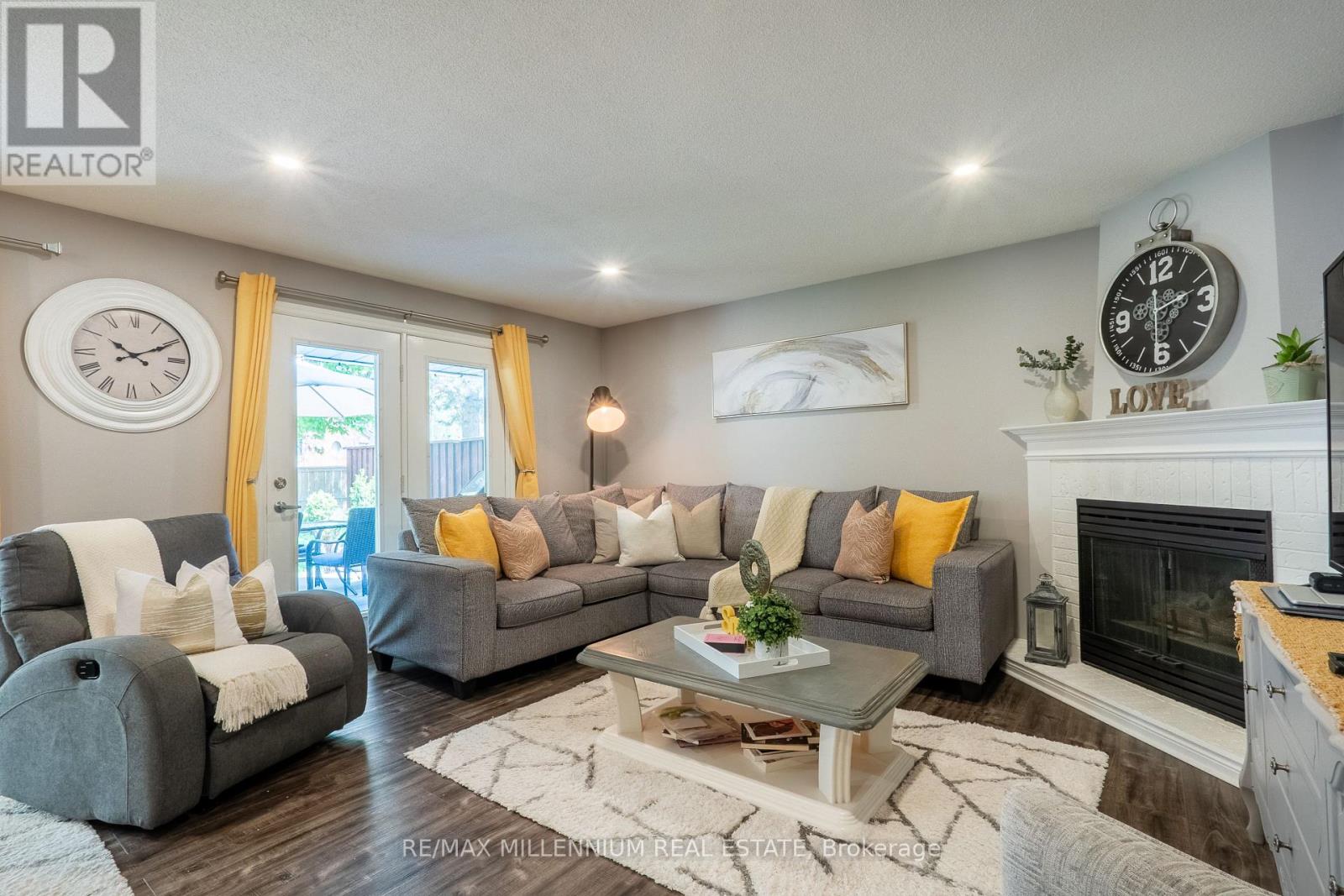 #11 230 MEADOWBROOK DRIVE - 27
