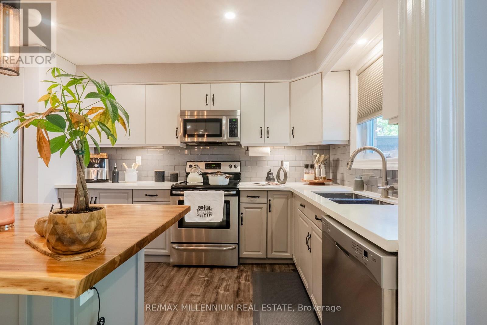 #11 230 MEADOWBROOK DRIVE - 29