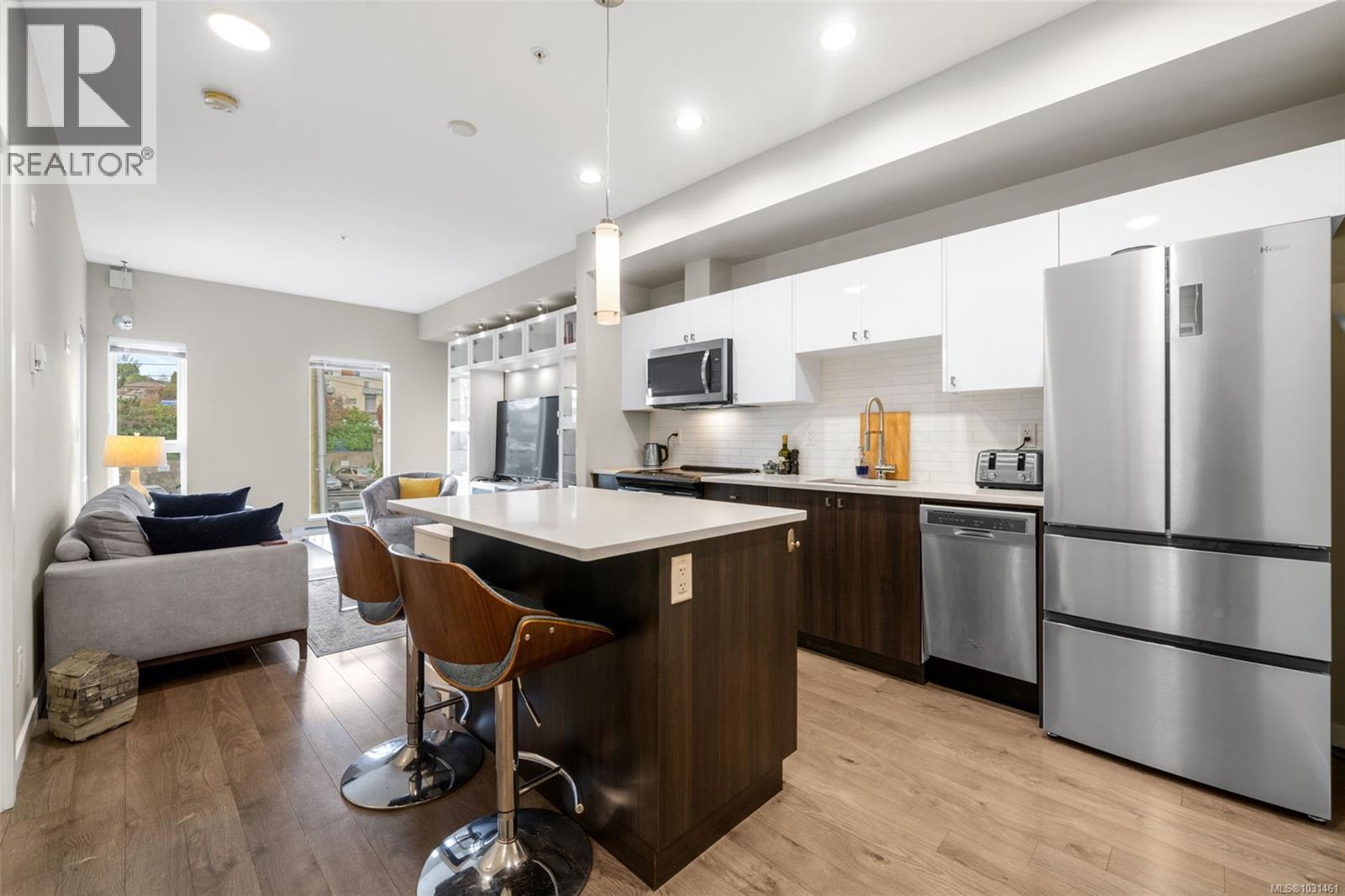 404 767 Tyee Road, Victoria