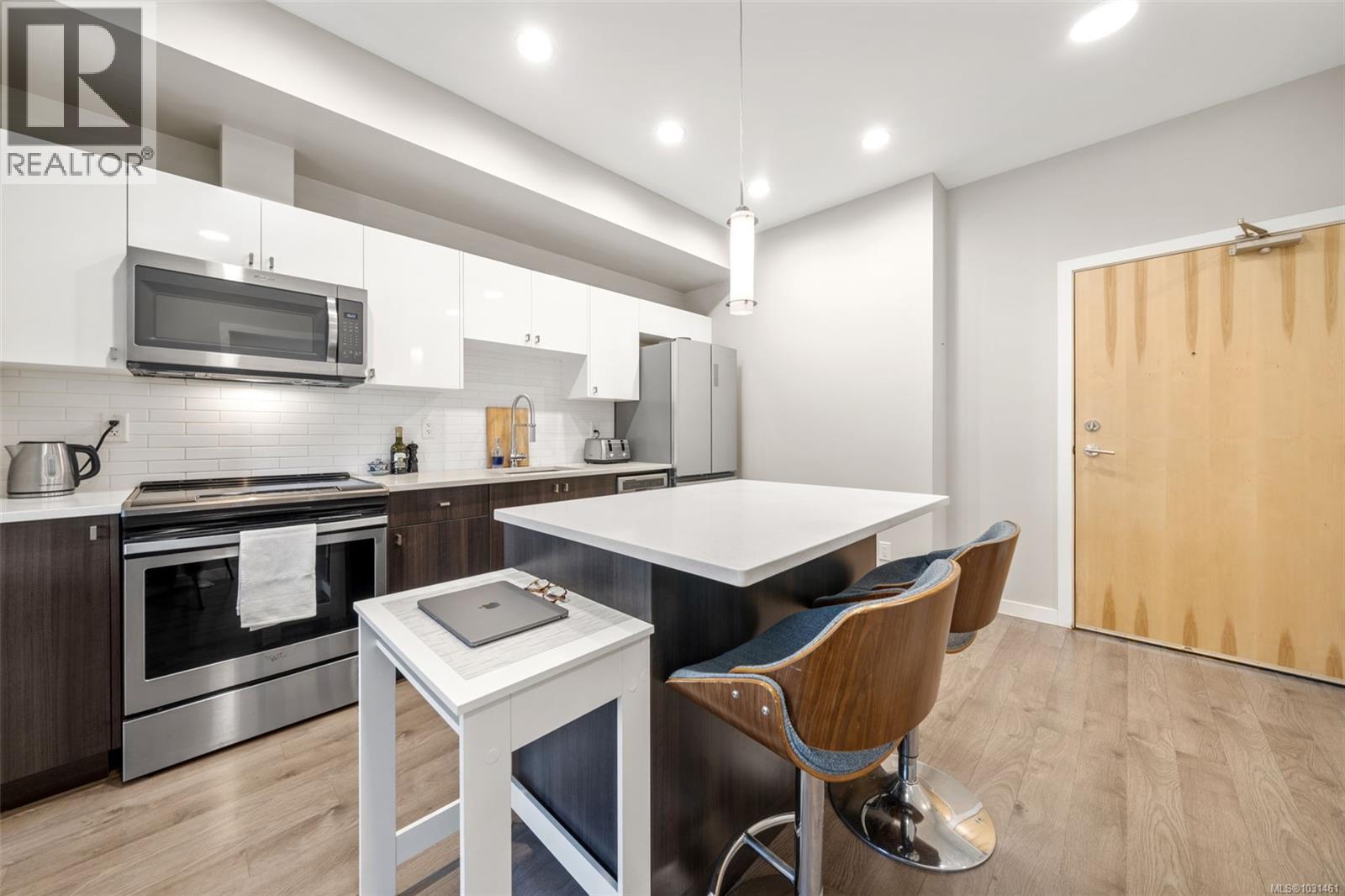 404 767 Tyee Road, Victoria
