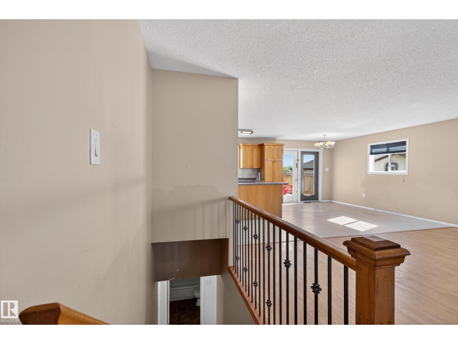 5204 55 Ave — photo 7
